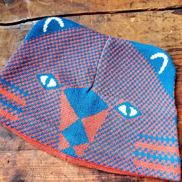 Patagonia Kids' Blue and Red Patterned Beanie - Picture 1 of 6